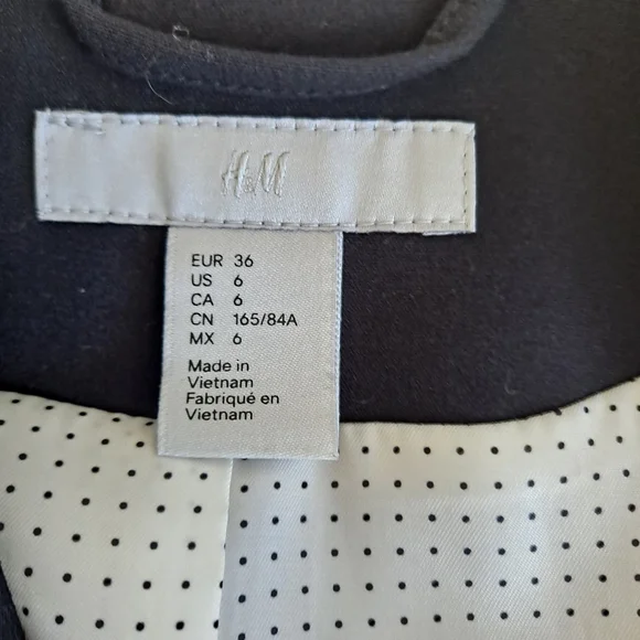 H&M Women's Black Classic One Button Cropped Blazer Jacket sz6 - Picture 6 of 7